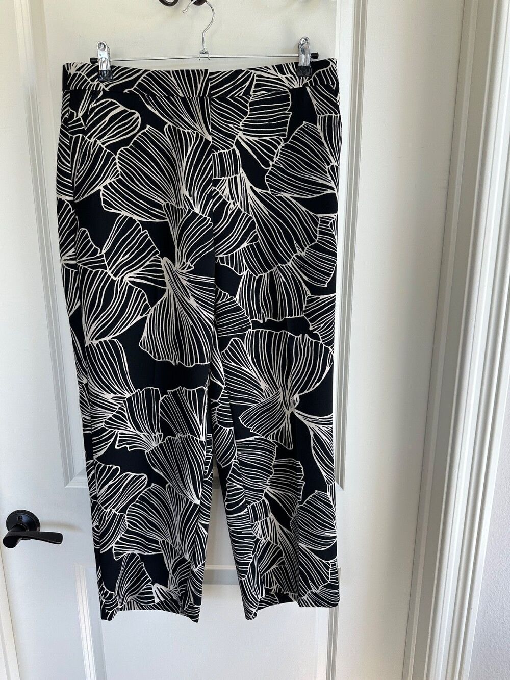 Chico's black with Taupe Floral Design Ankle Pants Chico’s 1.5 (US 10) M